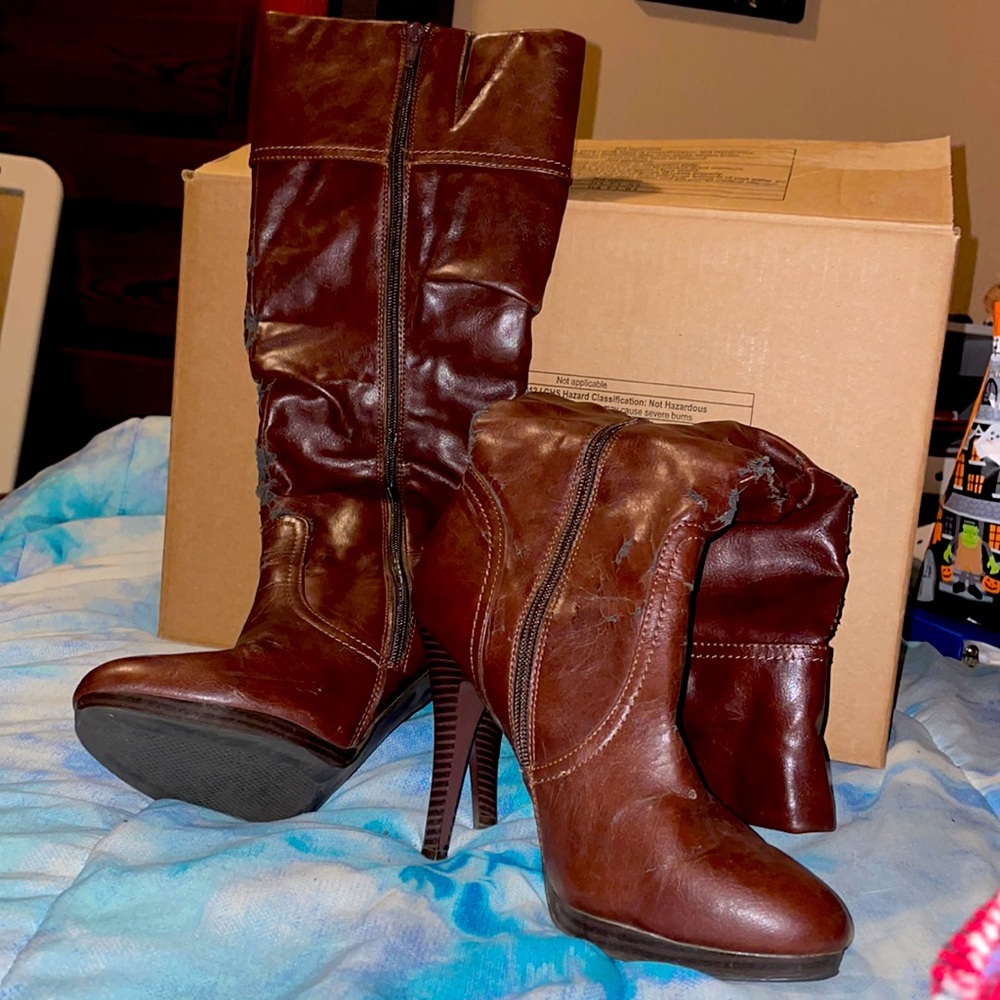 Leather boots with heel